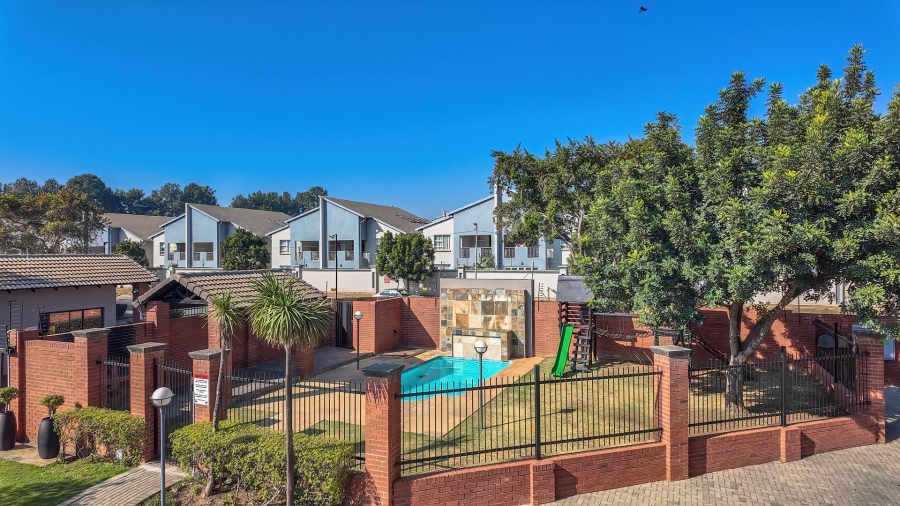 2 Bedroom Property for Sale in Noordhang Gauteng