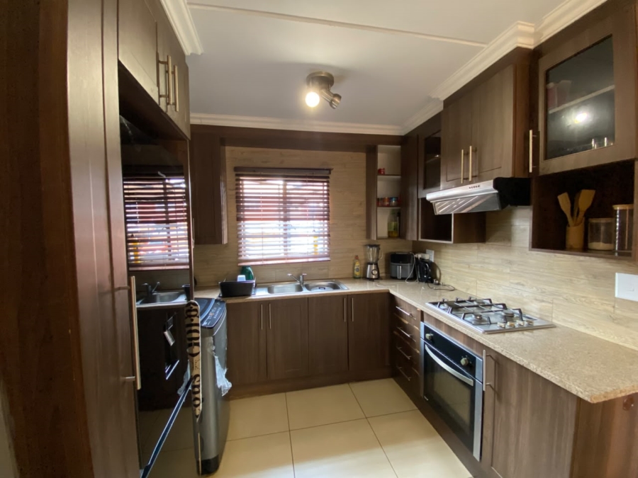 2 Bedroom Property for Sale in Andeon Gauteng