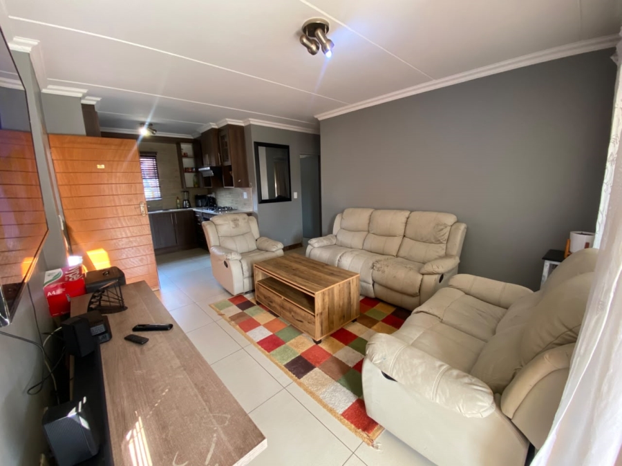 2 Bedroom Property for Sale in Andeon Gauteng