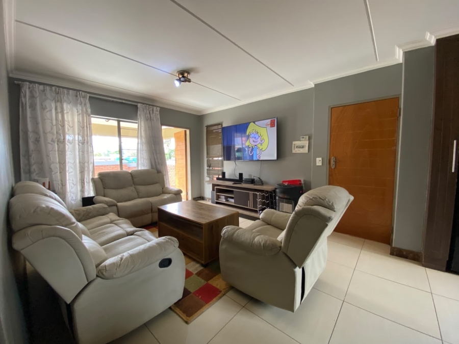 2 Bedroom Property for Sale in Andeon Gauteng