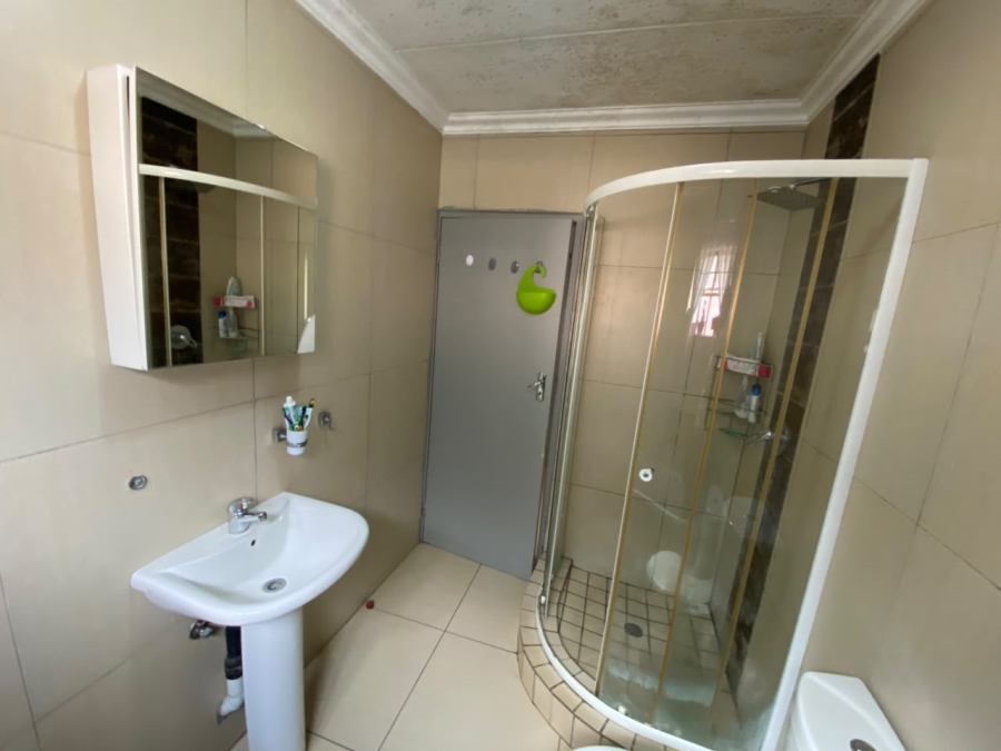 2 Bedroom Property for Sale in Andeon Gauteng