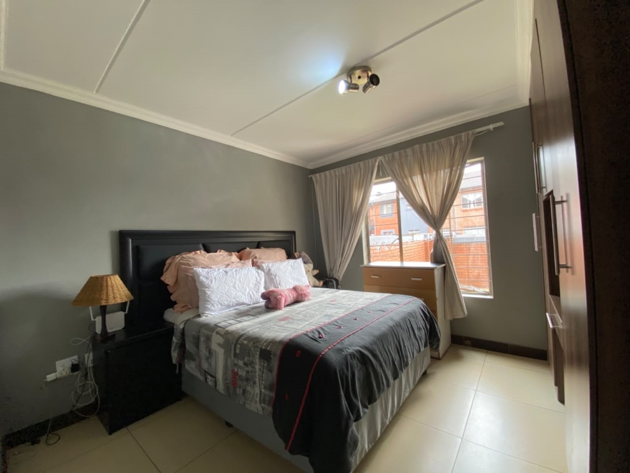 2 Bedroom Property for Sale in Andeon Gauteng