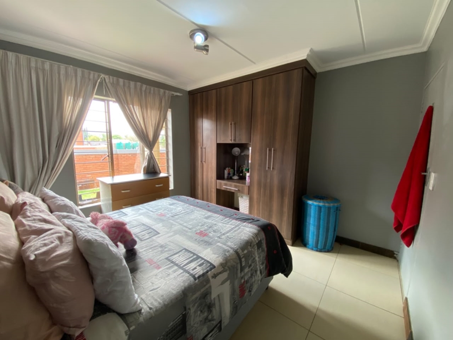2 Bedroom Property for Sale in Andeon Gauteng