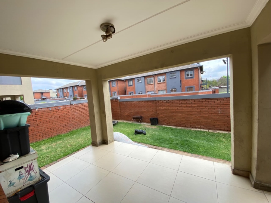 2 Bedroom Property for Sale in Andeon Gauteng