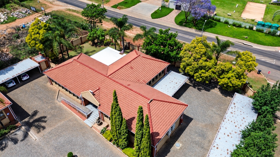 Commercial Property for Sale in Die Hoewes Gauteng