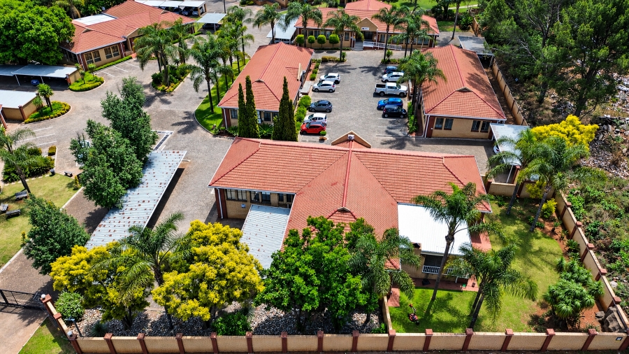Commercial Property for Sale in Die Hoewes Gauteng