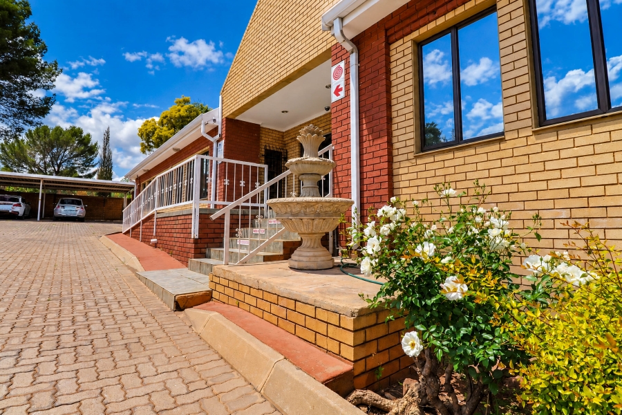 Commercial Property for Sale in Die Hoewes Gauteng