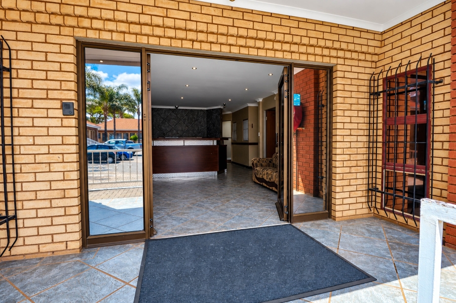 Commercial Property for Sale in Die Hoewes Gauteng