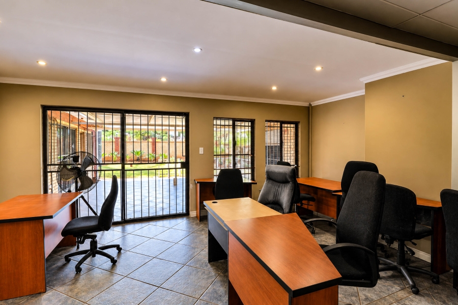 Commercial Property for Sale in Die Hoewes Gauteng