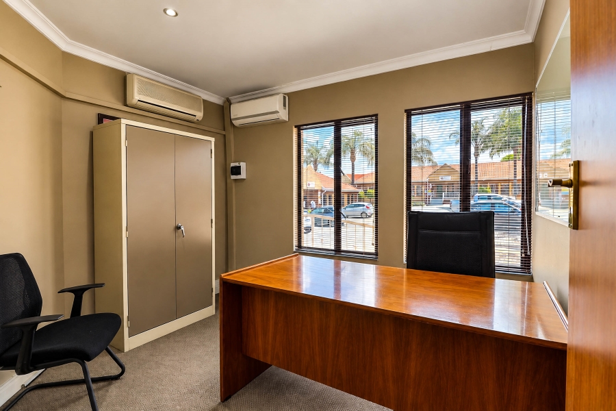Commercial Property for Sale in Die Hoewes Gauteng