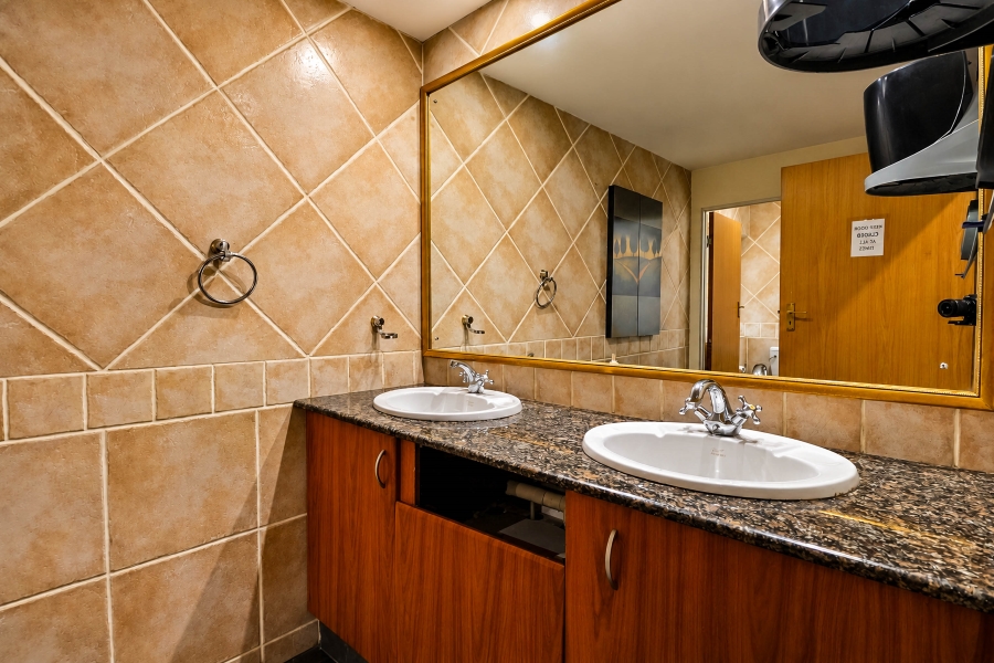 Commercial Property for Sale in Die Hoewes Gauteng
