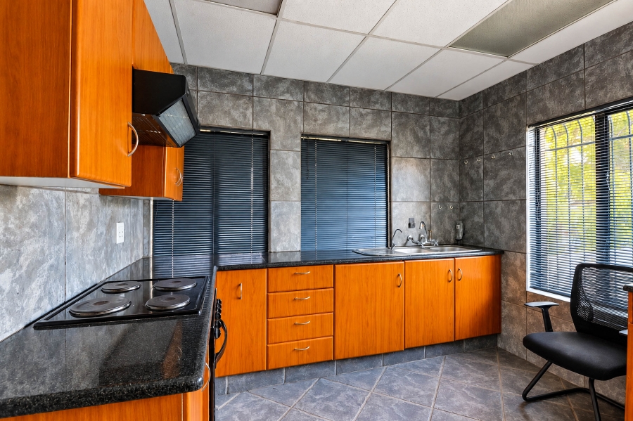 Commercial Property for Sale in Die Hoewes Gauteng