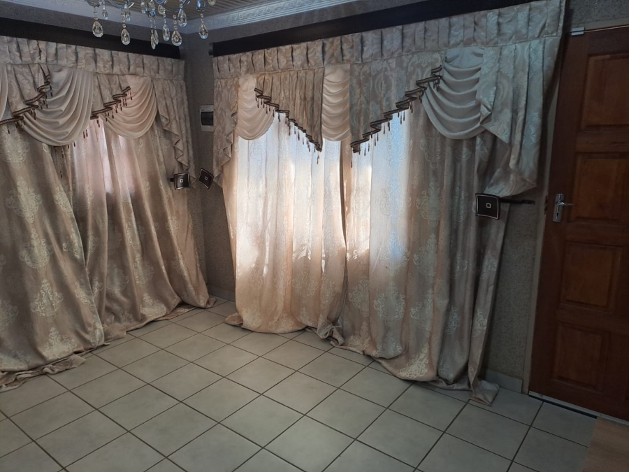 To Let 3 Bedroom Property for Rent in Glenway Estate Gauteng