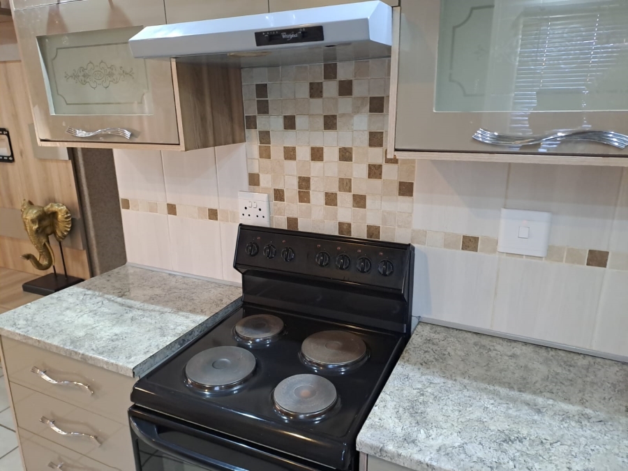 To Let 3 Bedroom Property for Rent in Glenway Estate Gauteng