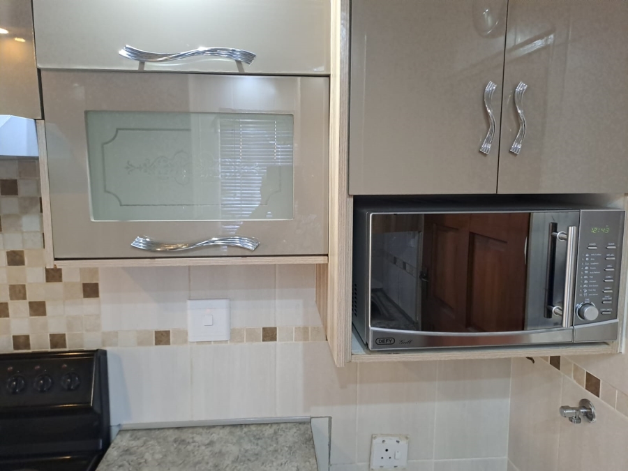 To Let 3 Bedroom Property for Rent in Glenway Estate Gauteng