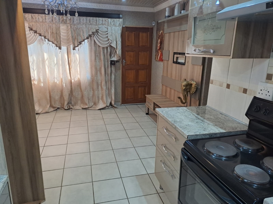 To Let 3 Bedroom Property for Rent in Glenway Estate Gauteng