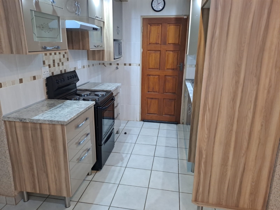 To Let 3 Bedroom Property for Rent in Glenway Estate Gauteng