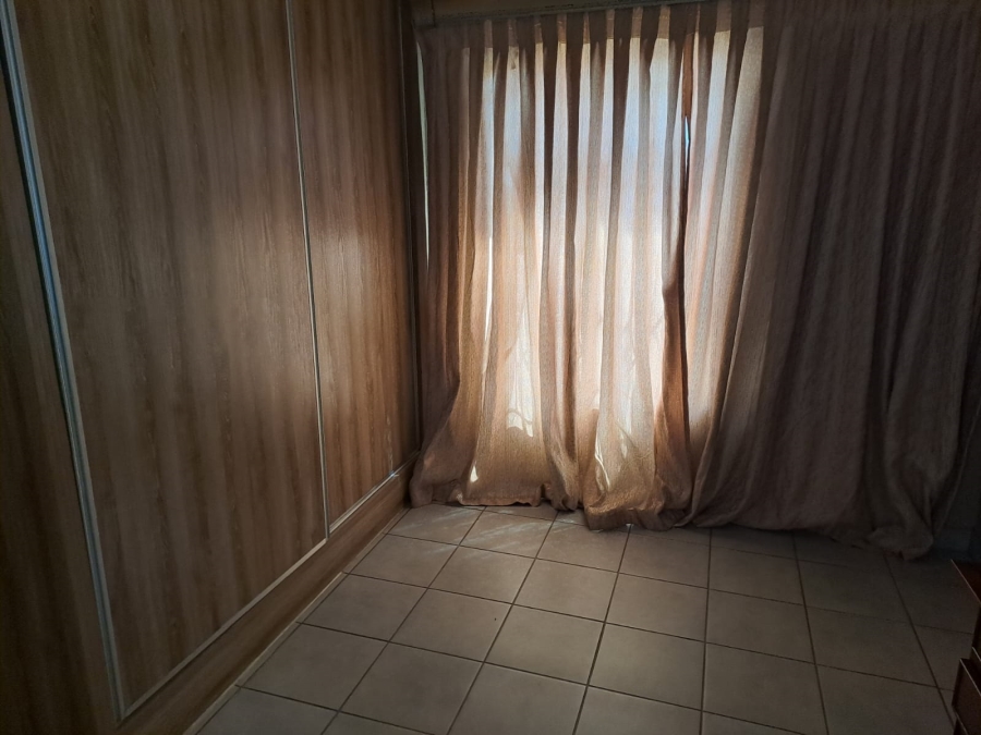To Let 3 Bedroom Property for Rent in Glenway Estate Gauteng