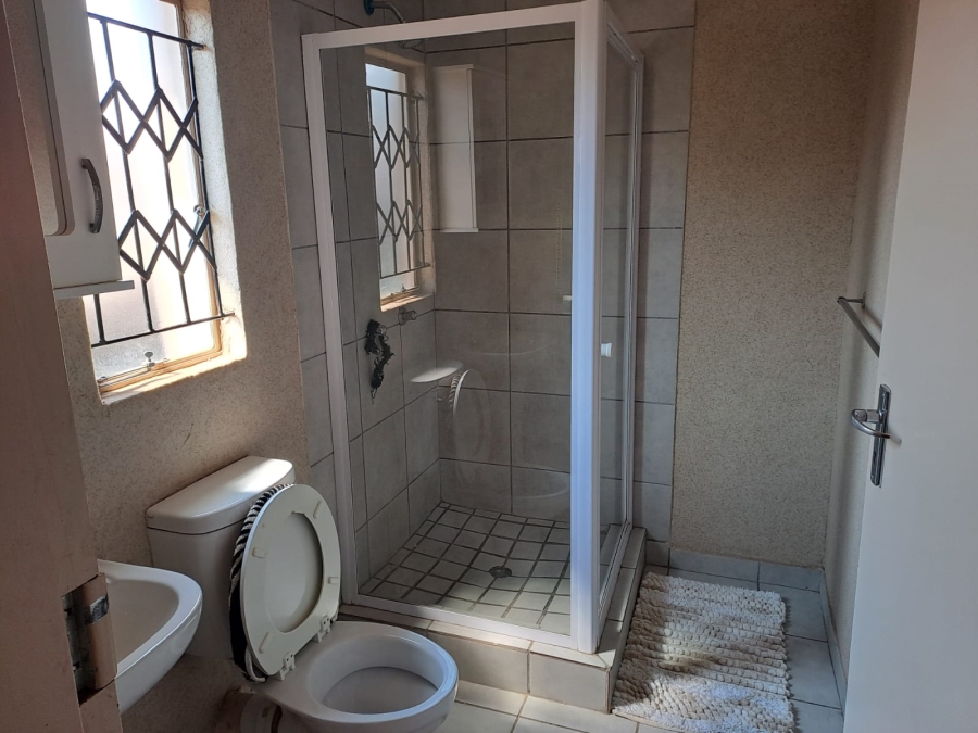 To Let 3 Bedroom Property for Rent in Glenway Estate Gauteng