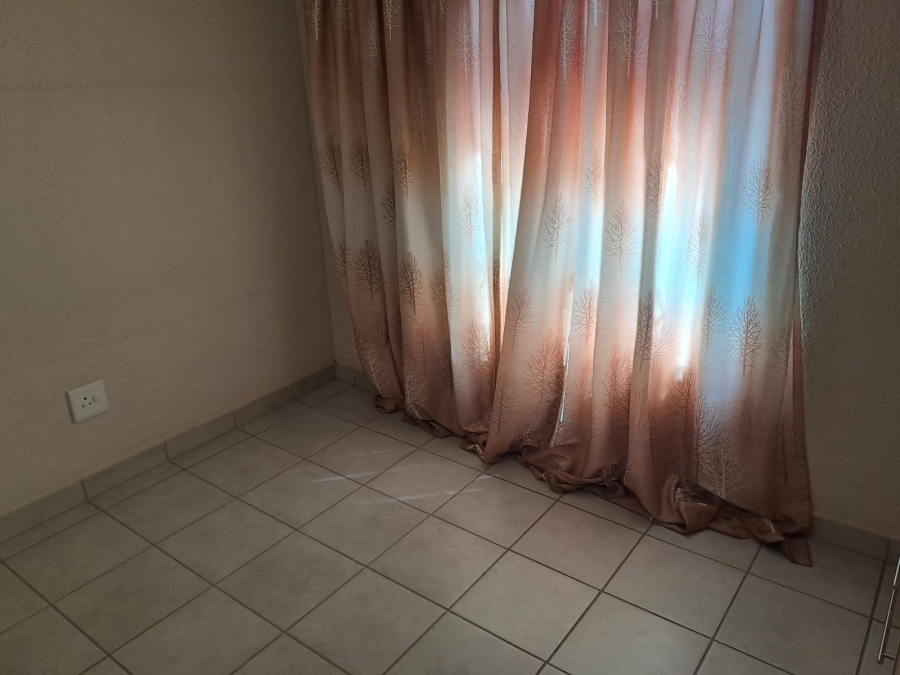 To Let 3 Bedroom Property for Rent in Glenway Estate Gauteng