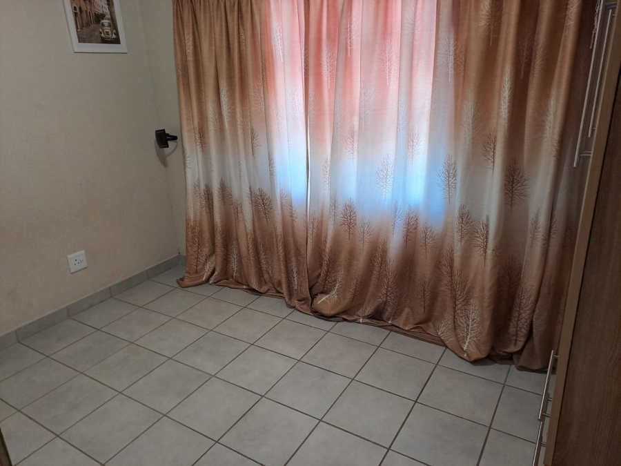 To Let 3 Bedroom Property for Rent in Glenway Estate Gauteng