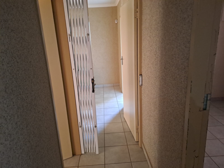 To Let 3 Bedroom Property for Rent in Glenway Estate Gauteng