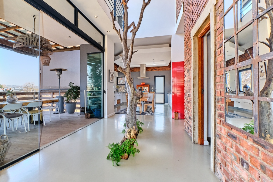 5 Bedroom Property for Sale in Waterfall Country Village Gauteng