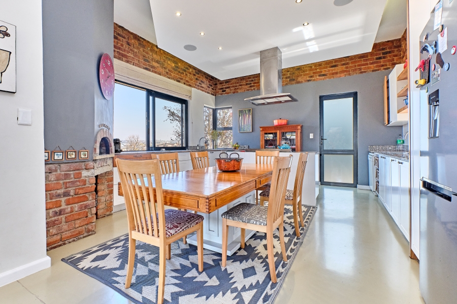 5 Bedroom Property for Sale in Waterfall Country Village Gauteng