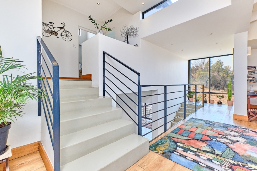 5 Bedroom Property for Sale in Waterfall Country Village Gauteng