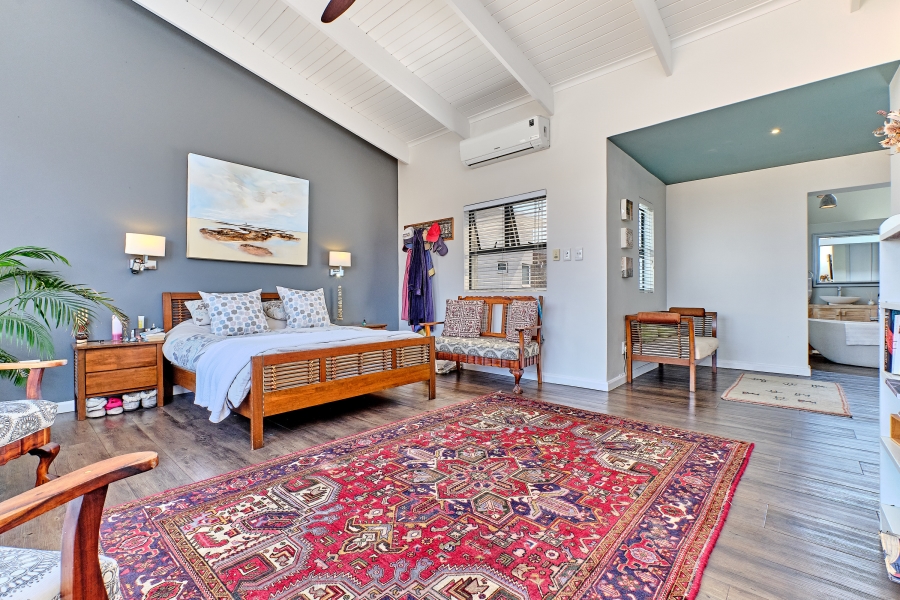 5 Bedroom Property for Sale in Waterfall Country Village Gauteng
