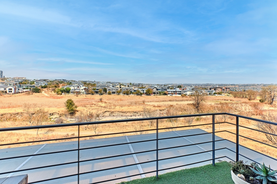 5 Bedroom Property for Sale in Waterfall Country Village Gauteng