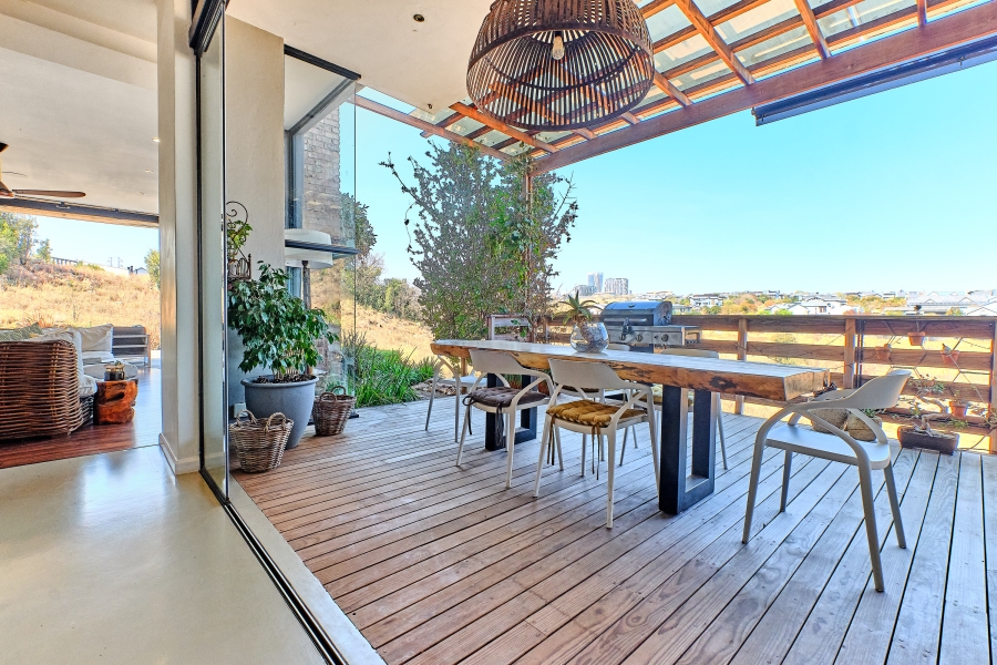 5 Bedroom Property for Sale in Waterfall Country Village Gauteng