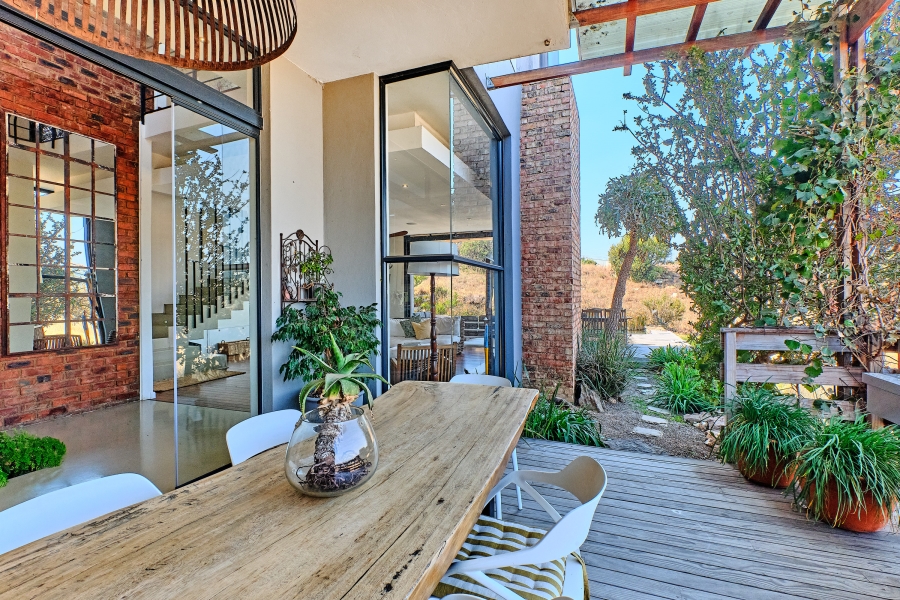5 Bedroom Property for Sale in Waterfall Country Village Gauteng
