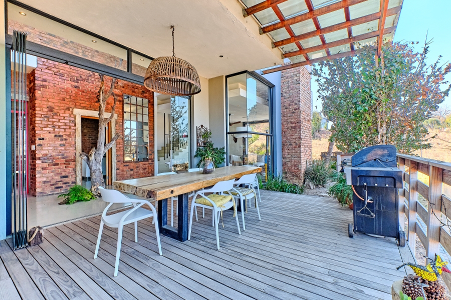 5 Bedroom Property for Sale in Waterfall Country Village Gauteng