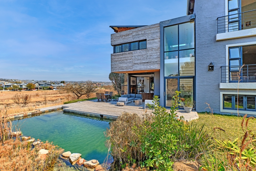 5 Bedroom Property for Sale in Waterfall Country Village Gauteng