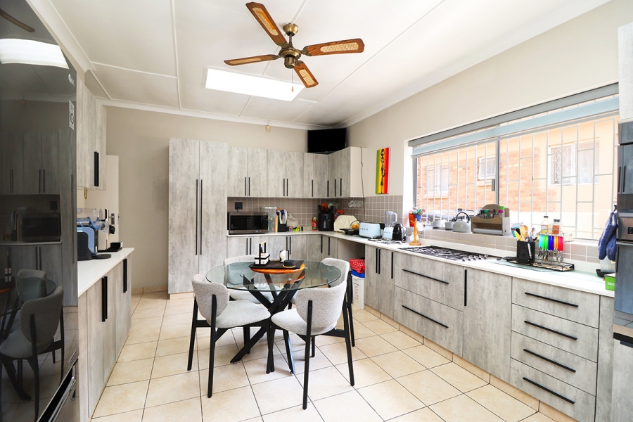 To Let 4 Bedroom Property for Rent in Sydenham Gauteng