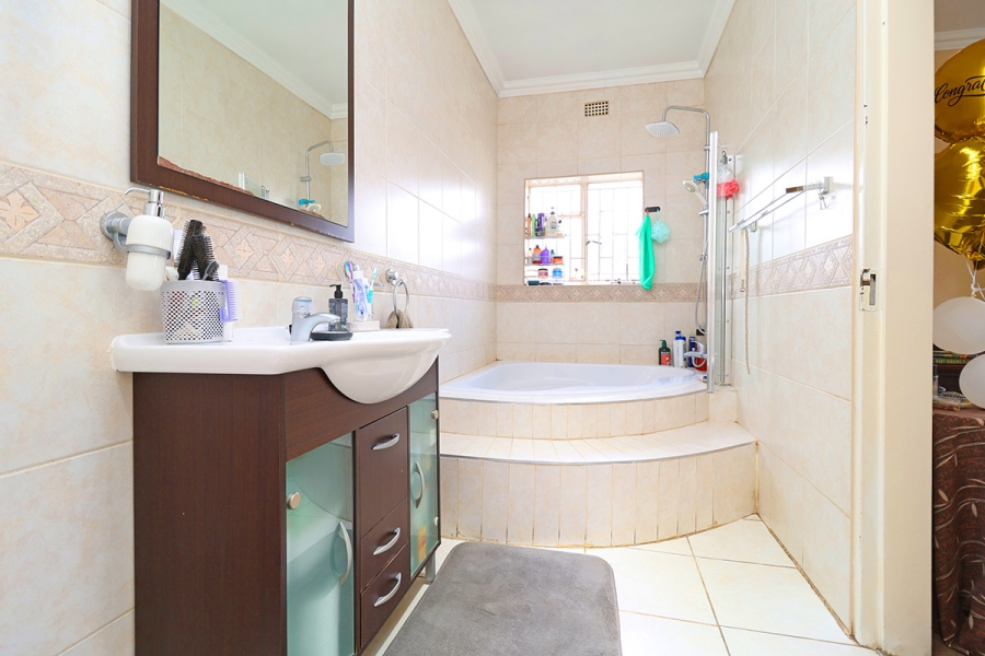 To Let 4 Bedroom Property for Rent in Sydenham Gauteng