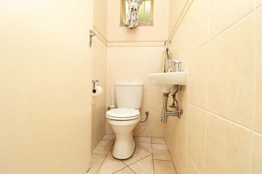 To Let 4 Bedroom Property for Rent in Sydenham Gauteng