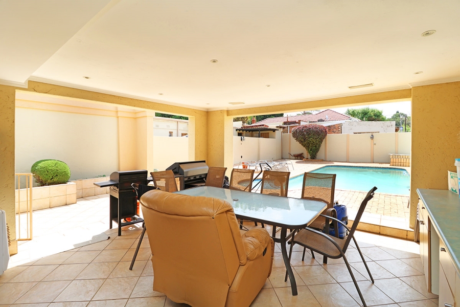 To Let 4 Bedroom Property for Rent in Sydenham Gauteng