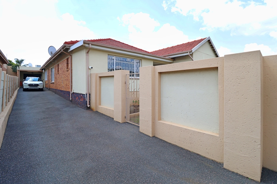 To Let 4 Bedroom Property for Rent in Sydenham Gauteng