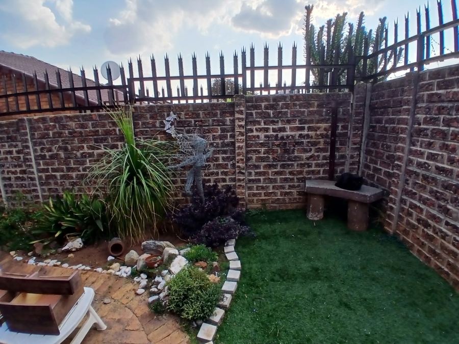 To Let 2 Bedroom Property for Rent in Birchleigh Gauteng