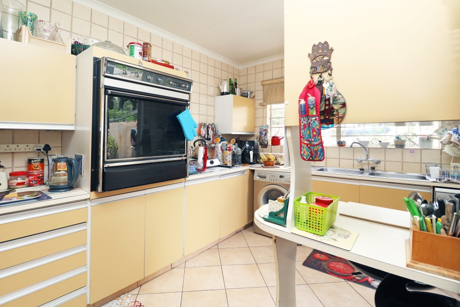 3 Bedroom Property for Sale in Corlett Gardens Gauteng