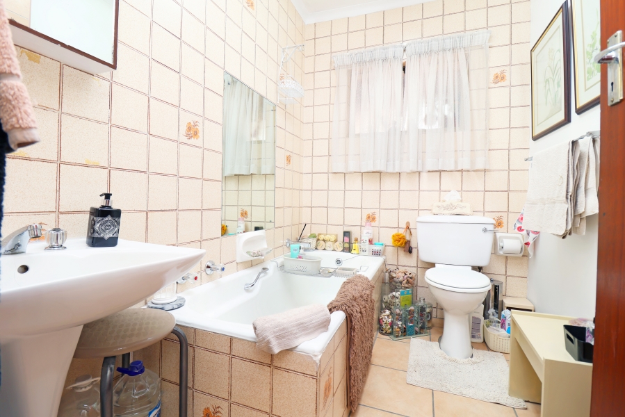 3 Bedroom Property for Sale in Corlett Gardens Gauteng