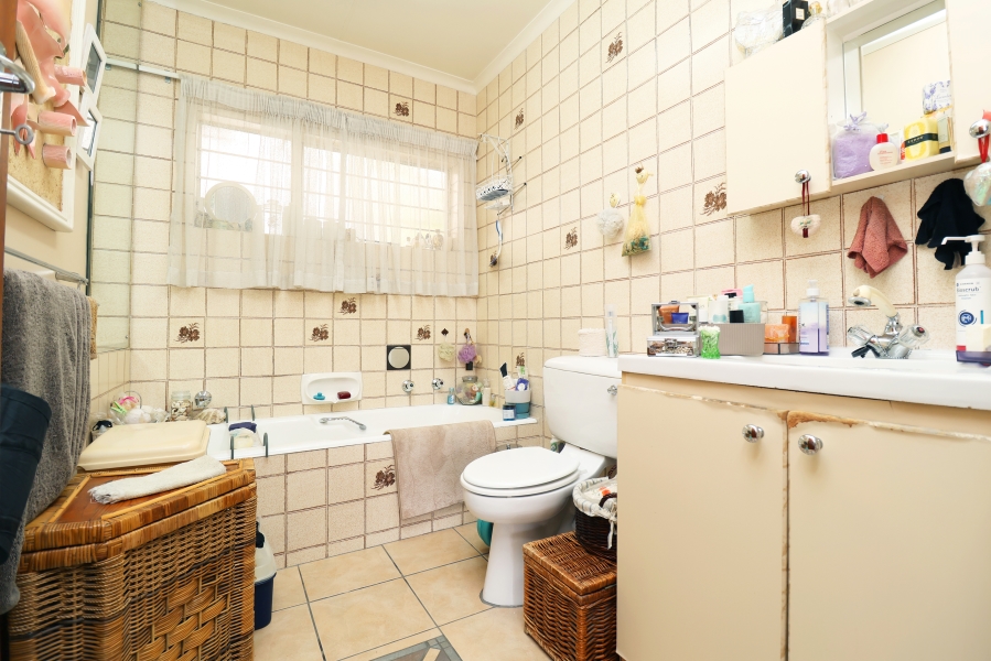 3 Bedroom Property for Sale in Corlett Gardens Gauteng
