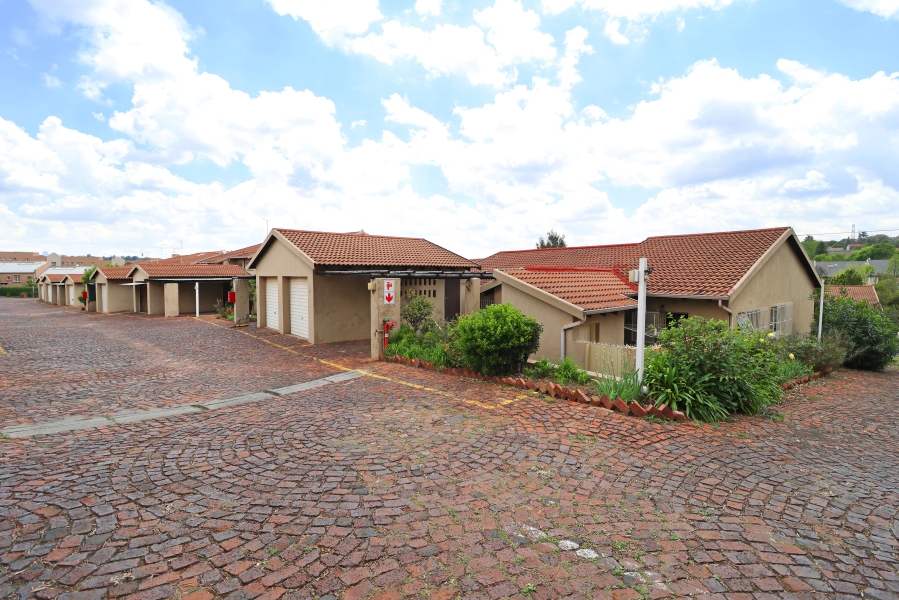 3 Bedroom Property for Sale in Corlett Gardens Gauteng