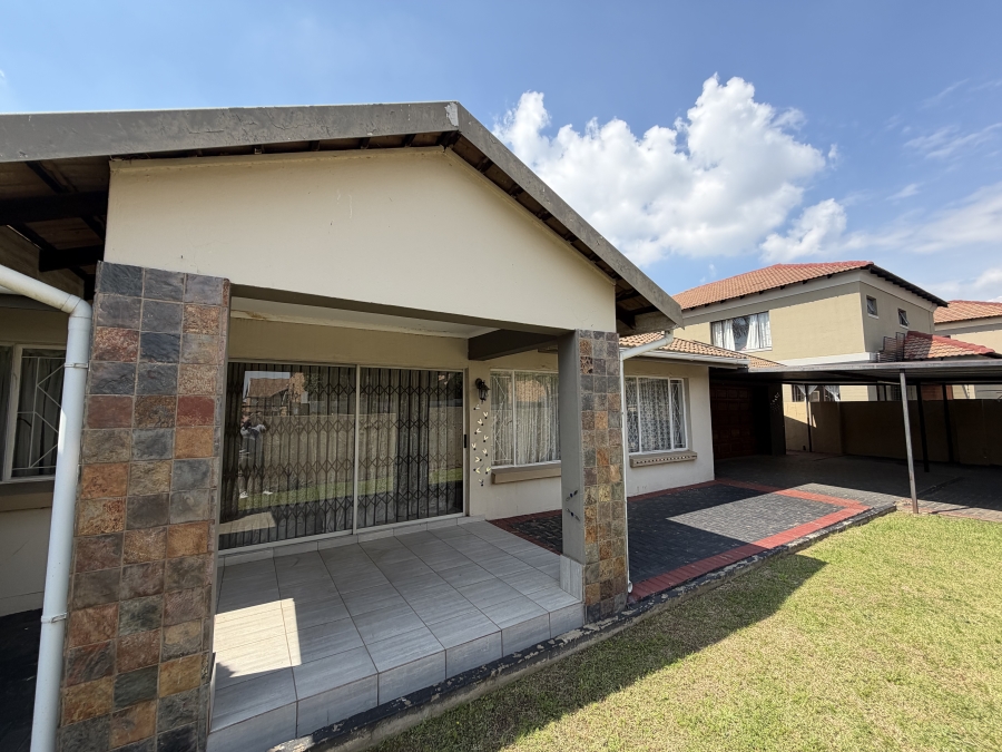 4 Bedroom Property for Sale in Sonneveld Gauteng