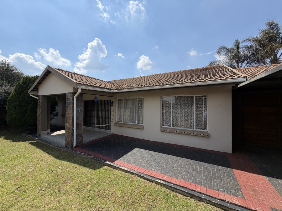 4 Bedroom Property for Sale in Sonneveld Gauteng