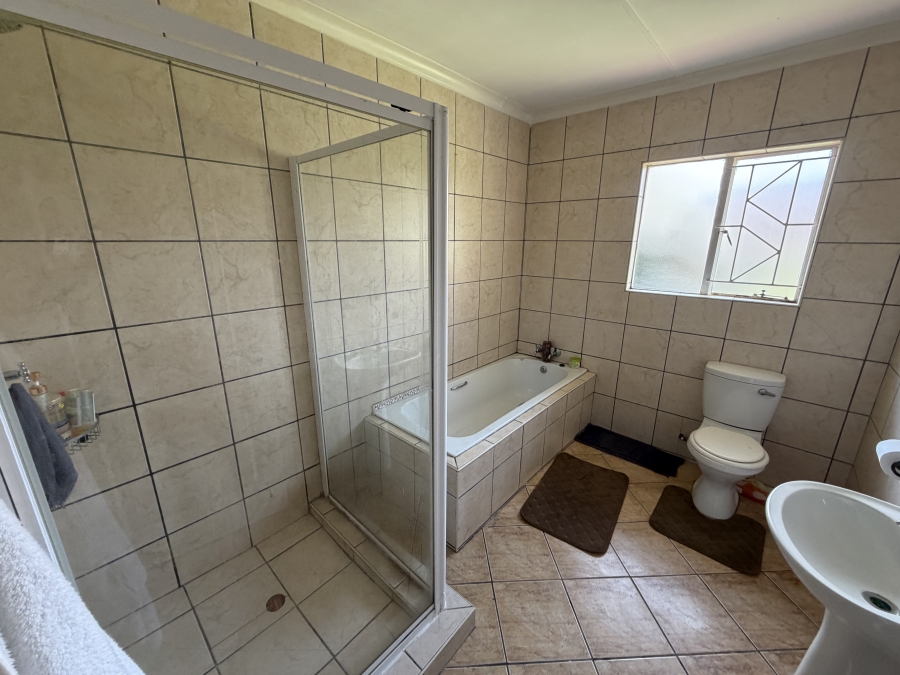 4 Bedroom Property for Sale in Sonneveld Gauteng