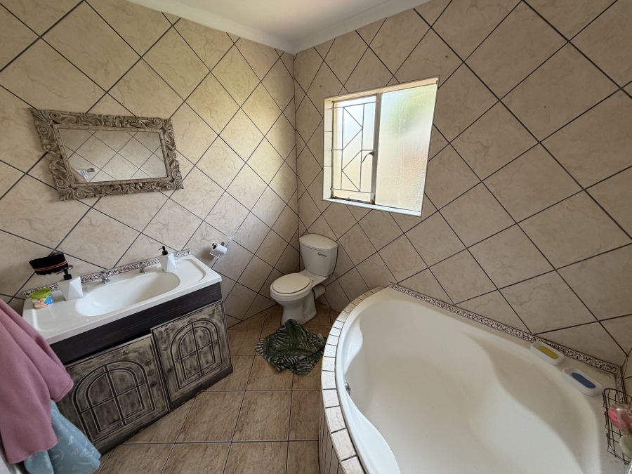 4 Bedroom Property for Sale in Sonneveld Gauteng