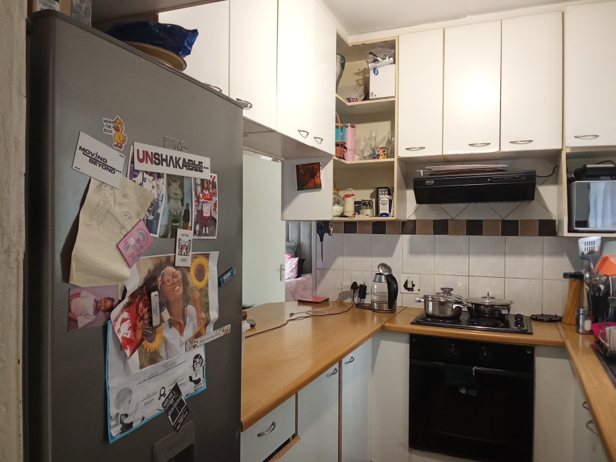 To Let 1 Bedroom Property for Rent in Alberante Gauteng